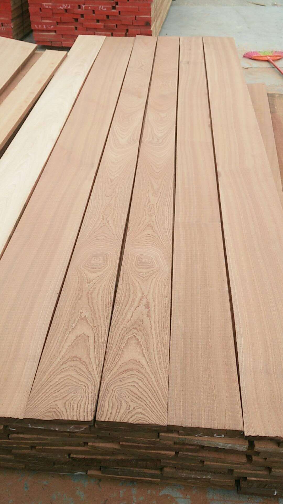 沙比利薄板補(bǔ)倉(cāng)中。。